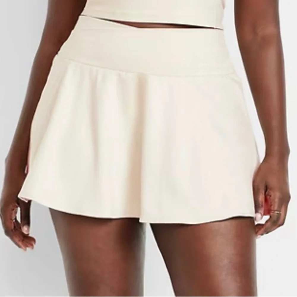 Old Navy Extra High Waist Cream Athletic Skirt